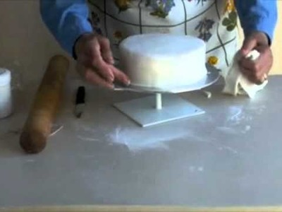 How to Cover a Cake in Fondant (Roll-out) Icing