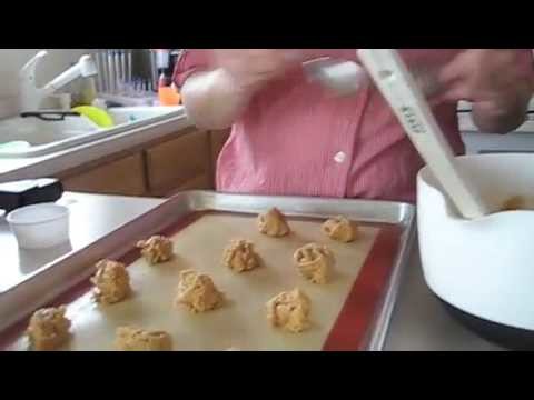 How To: Easy Peanut Butter Cookies