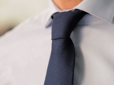 How to Tie a Four-In-Hand Knot | Men's Fashion
