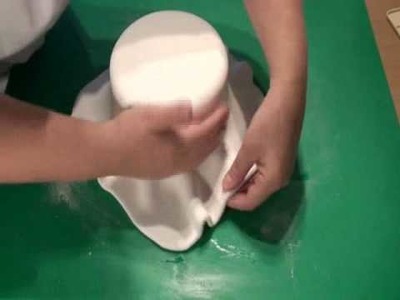How to cover a dummy cake with fondant.wmv