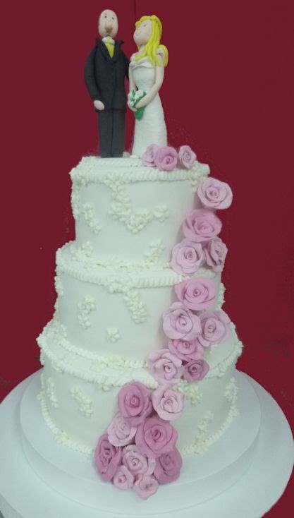 How to make a bride and a groom with fondant and a wedding cake