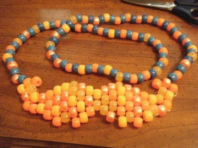 How to make a kandi mustache - [www.gingercande.com]