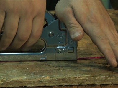 How to operate a staple gun