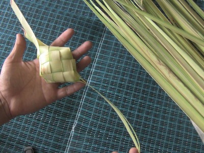 How to weave Ketupat casing
