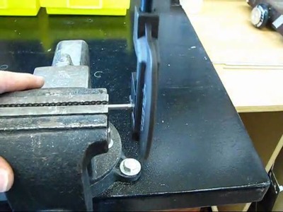 Using a hand tool to knurl a meccano shaft