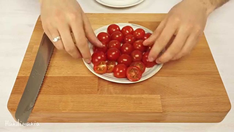 Cut tomatoes like a boss (in 5 seconds)