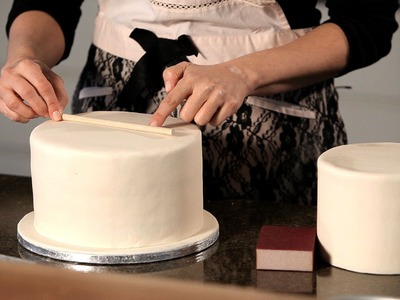 How to Assemble a Wedding Cake | Wedding Cakes