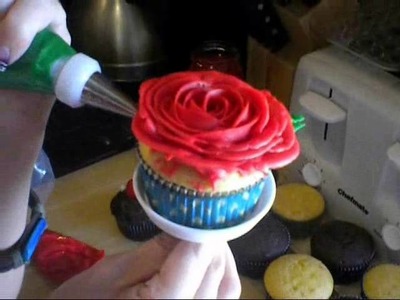 How to Decorate Rose Cupcakes (Decorating Tutorial) Valentines Day