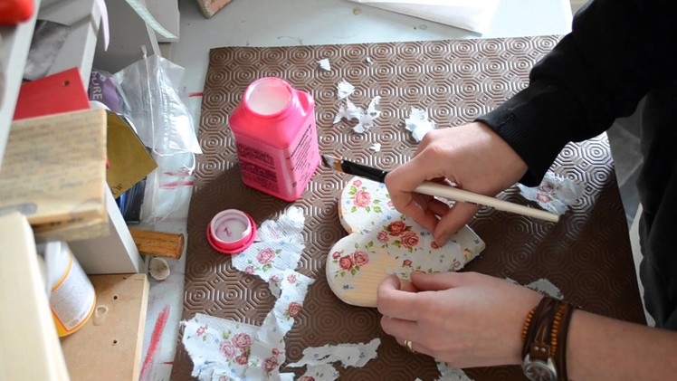 How to decoupage a wooden heart with napkins