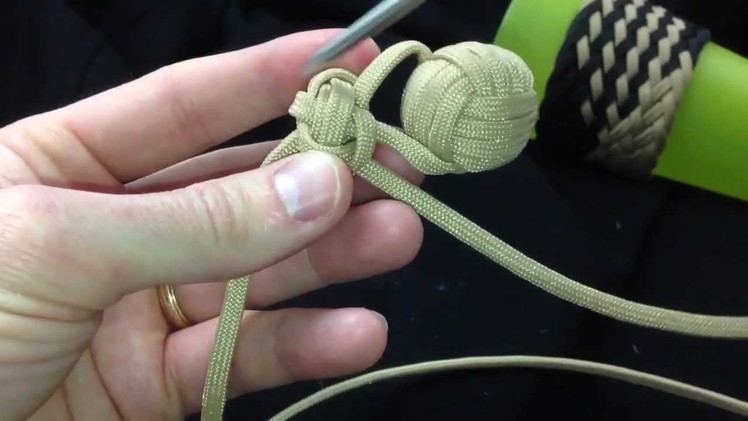 Paracordist how to tie a monkeys fist knot in hand - Part I of the quick release keychain bola