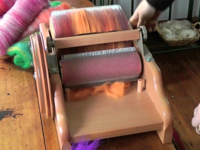Blending colours on the drum carder