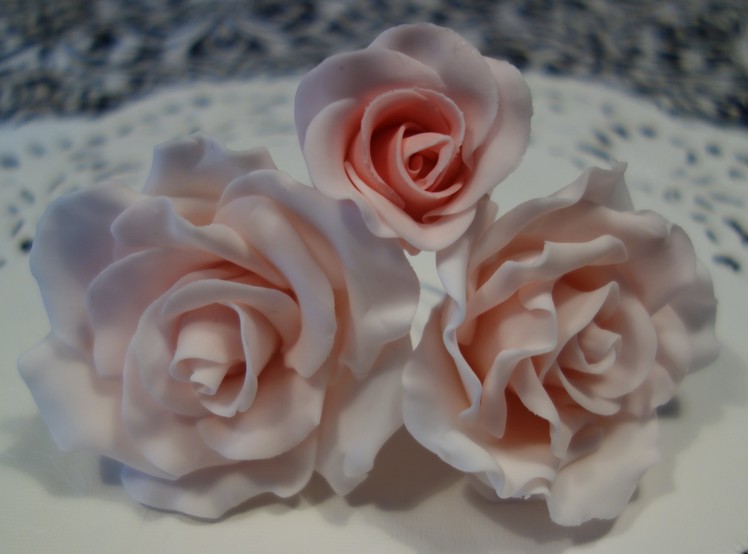 HOW TO MAKE FONDANT ROSES FOR CAKES