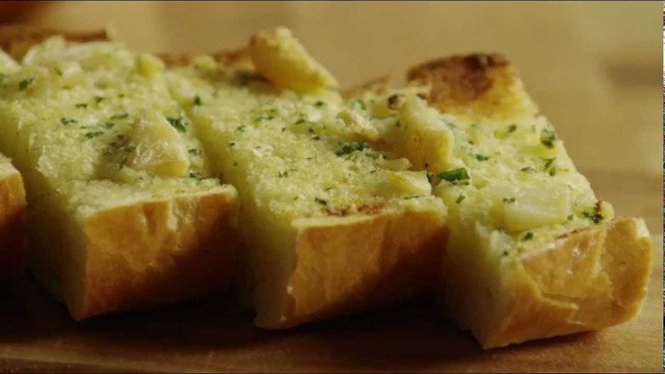 How to Make Roasted Garlic Bread