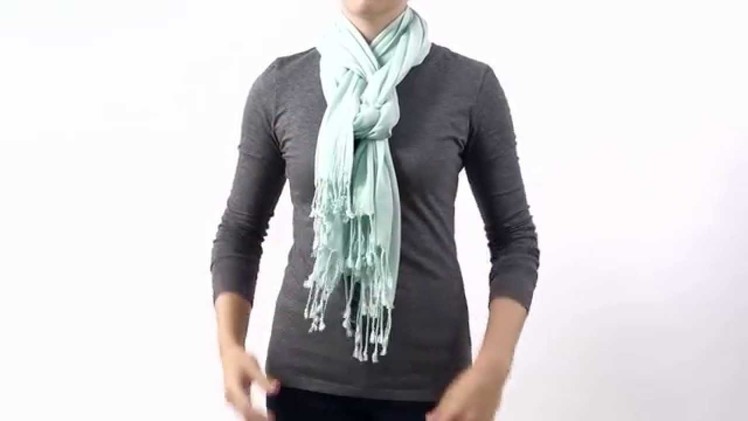 HOW TO TIE A SCARF - THE PRETZEL KNOT