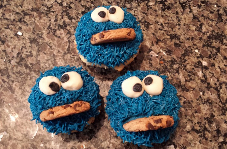 Easy Cookie Monster Cupcakes: How to Decorate