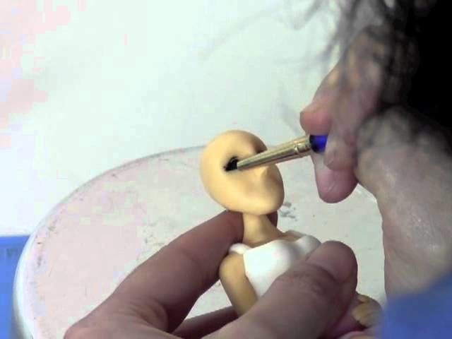 How to make a sitting pregnant woman topper - Part 2 - Painting the Face