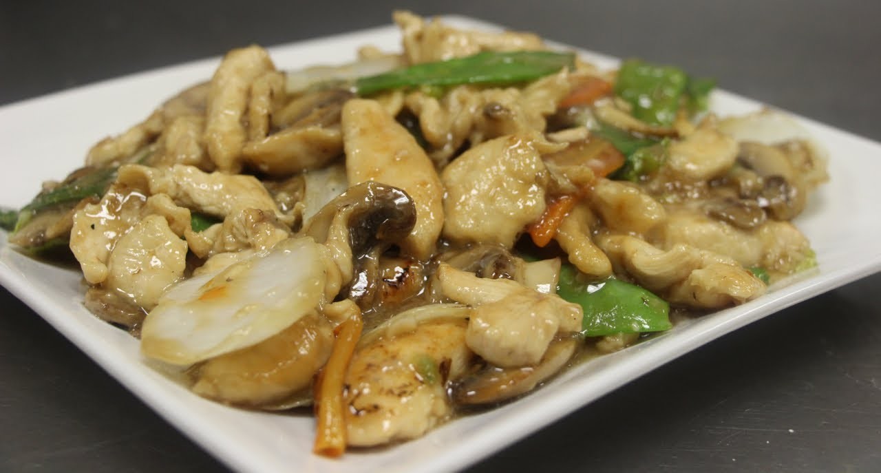 How to Make Moo Goo Gai Pan (Chicken w. Mushrooms), 2 methods: stir-fry and boiled.