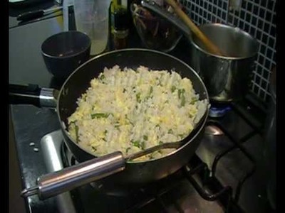 How to make egg fried rice, (THE SIMPLE WAY)