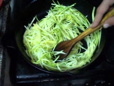 How to Make Zucchini Spaghetti with No Spiralizer