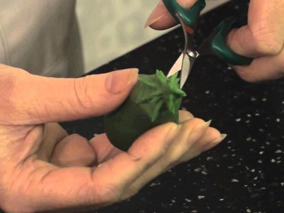 How to make a simple Christmas Tree using Sugarpaste with Louise Wilson of The Cake Makery