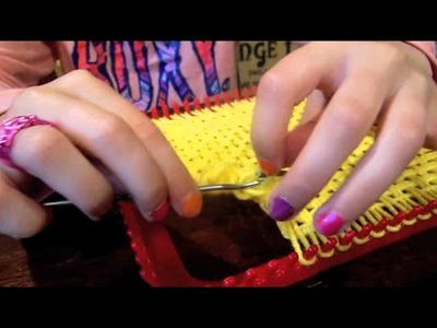 How To Weave On A Square Loom With Yarn