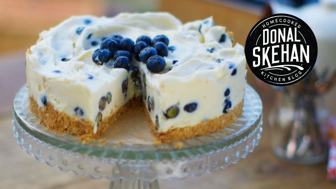 How to make blueberry and white chocolate cheesecake 