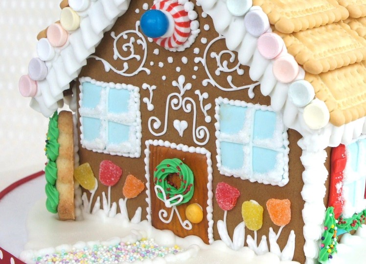 How to decorate a gingerbread house with royal icing - how to make a ginger bread house