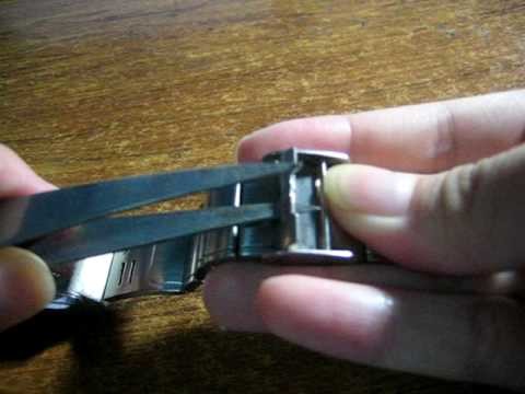 Adjusting length of your strap of your watch