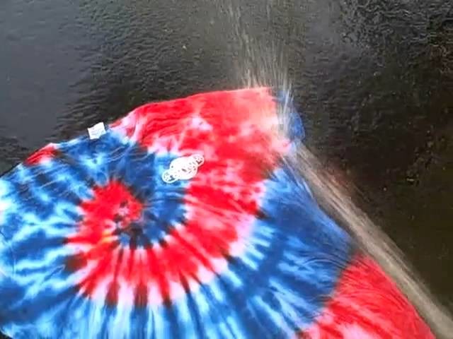 How To Finish Your Tie Dye Shirt. Rinsing Out Tutorial