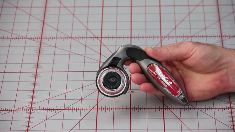 Making the TrueCut "My Comfort Cutter" rotary cutter left or right handed