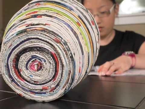 How to Make a Vase out of Magazines