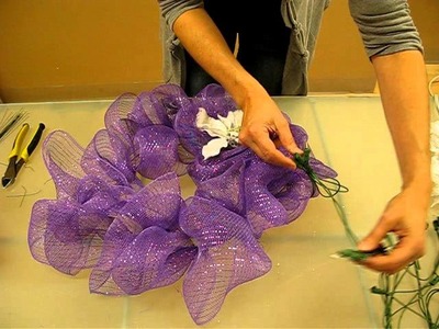 How to make a mesh wreath - 1