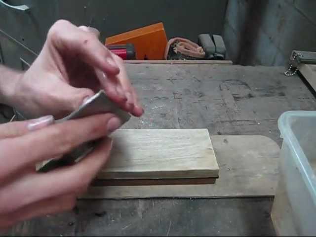 How to sharpen a hand plane very fast.