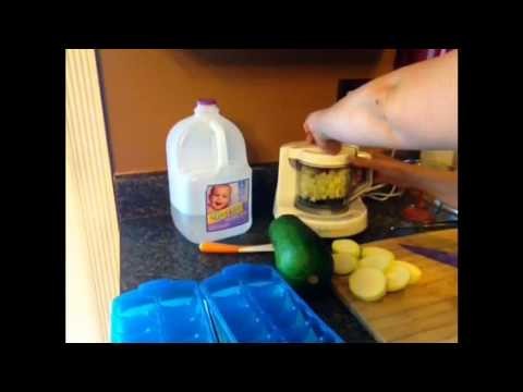 Homemade zucchini baby food in the Baby Brezza
