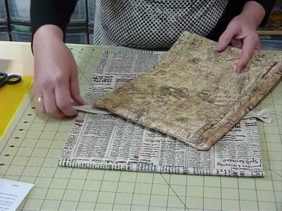 How to make a Flat Bag with a Zipper closure - Quilting Tips & Techniques 091