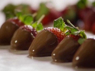 How to Make Elegant Chocolate Covered Strawberries