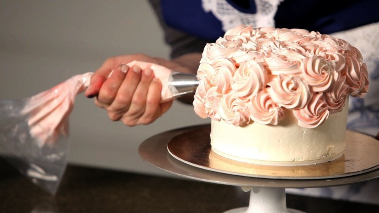 How to Do a Swirl Design | Wedding Cakes