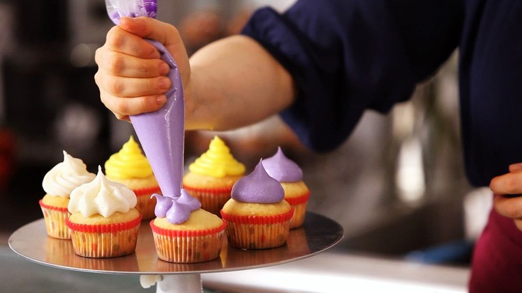 5 Cupcake Icing Techniques | Cake Decorating