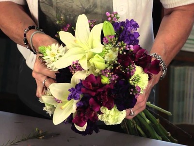 Diana Ryan  - How To Create A Hand-Tied Mixed Flower Bouquet