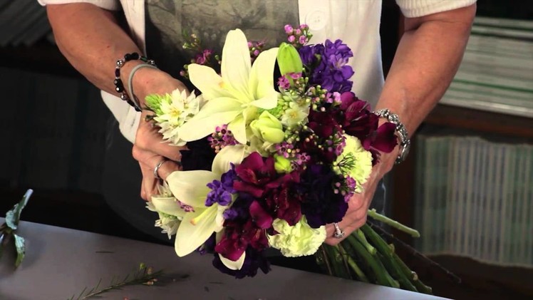 Diana Ryan  - How To Create A Hand-Tied Mixed Flower Bouquet