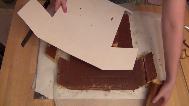 How to Make a T-shirt Shaped Cake