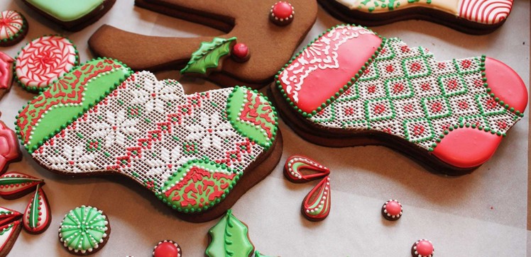 How to Pipe A Needlepoint Pattern with Royal Icing (aka Argyle Pattern on a Stocking Cookie)