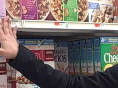 Mommy Niri: Stop And Shop and selecting cereal