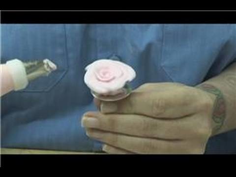 Pastry Decorating : How to Make Frosting Roses