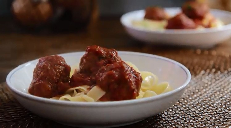 Slow Cooker Recipes - How to Make Easy Slow Cooker Meatballs