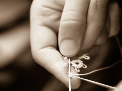 Tatting - Closing (cl) a Ring (R.) in Needle Tatting by RustiKate