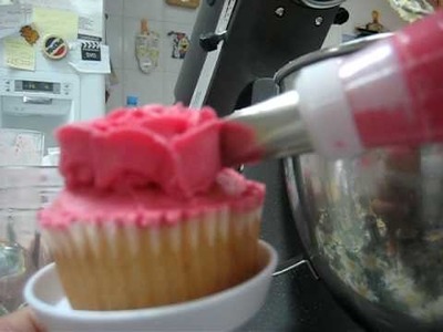 How to make buttercream flower icing on cupcakes