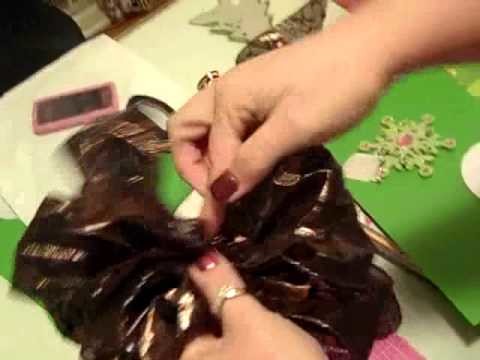 How to tie a gift bow
