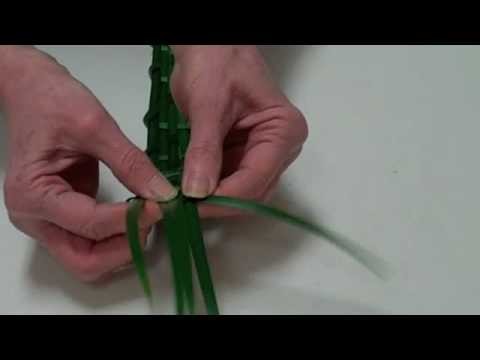 Design Tip: Weaving Lily Grass For Floral Design
