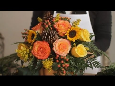 How Do I Make a Simple Thanksgiving Centerpiece? : Flowers & Centerpieces